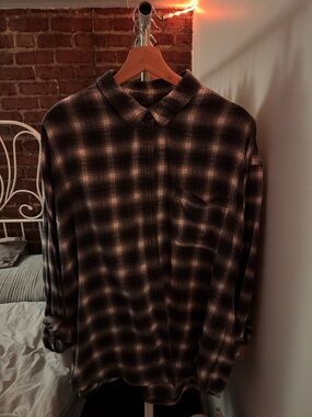 Men's Black and Gray Plaid Long-Sleeve Button-Up Shirt